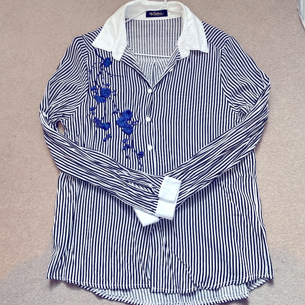 Black & white striped fitted blouse, blue flower detail on front ride side.